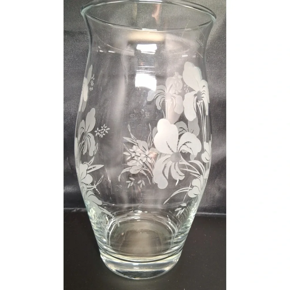 Vintage Vase Turkish Daisy's Pasabahce Hand Blown Etched Glass 7 7/8